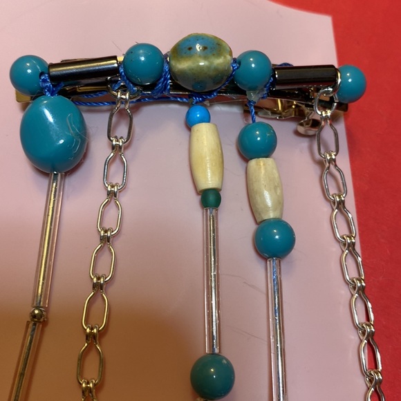 Charm hair clip with feathers - Picture 3 of 4